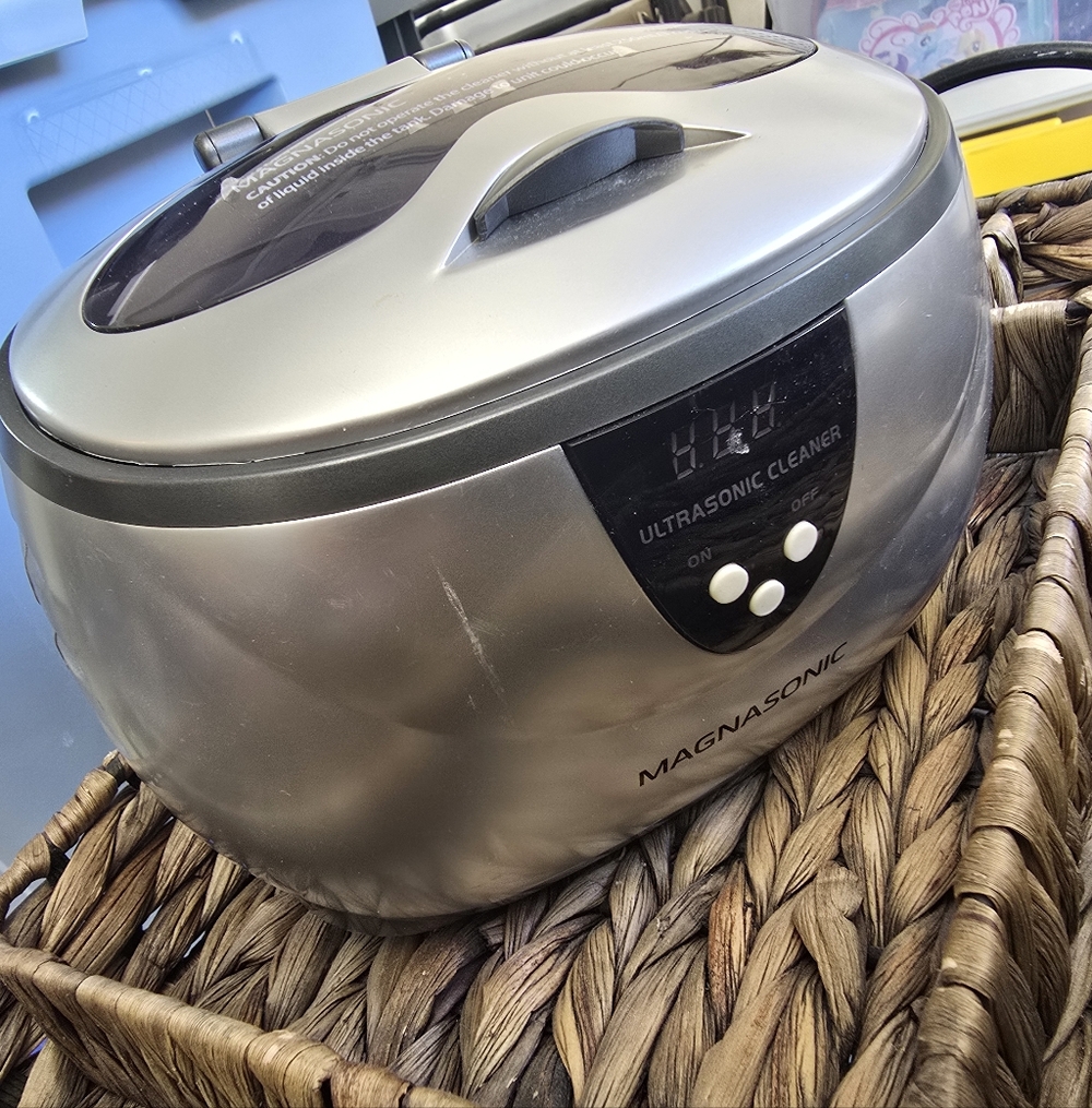 Magnasonic Professional Ultrasonic Jewelry and Eyeglass Cleaner.